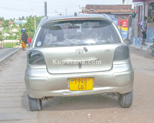 TOYOTA VITZ