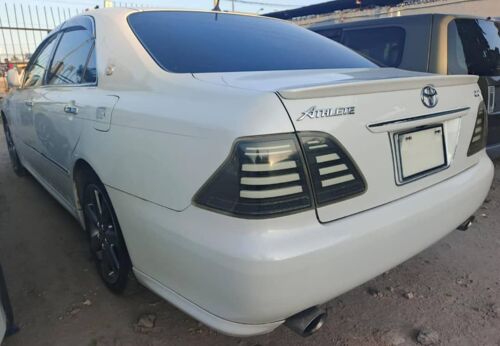 Crown Athlete yenye Sunroof 