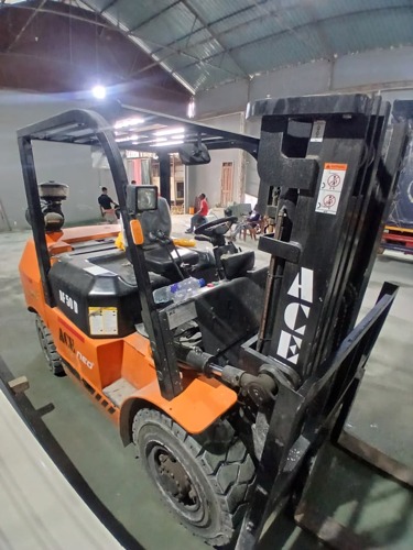 5 Ton Forklift for rent