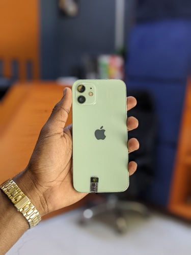 Iphone 12, O6I2O4IO5O