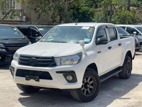 HILUX PICK UP NAUZA NEW