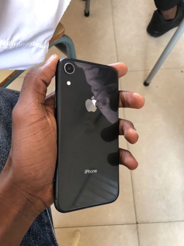 Iphne xr Gb 64