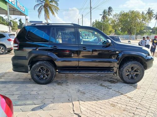 Land cruiser inauzwa 27
