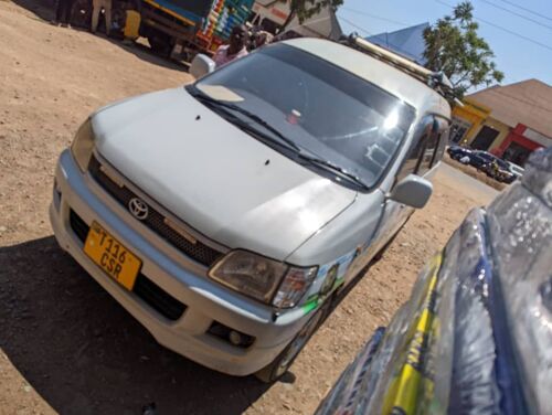 TOYOTA NOAH SR 40