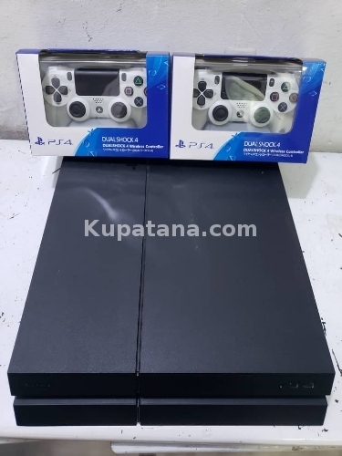 Ps4 Fat With Two Controller | 7 Games Installad 