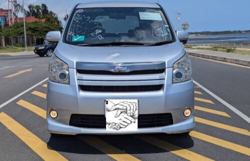 INAUZWA TOYOTA NOAH