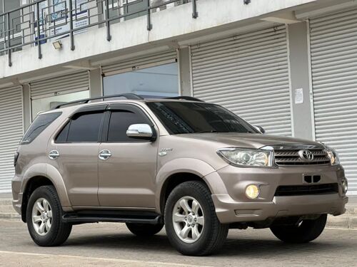 Toyota Fortuner  namba ea