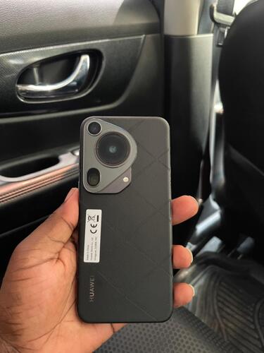 HUAWEI PURA 70 ULTRA 