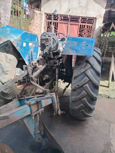 TRACTOR NEW HOLLAND 