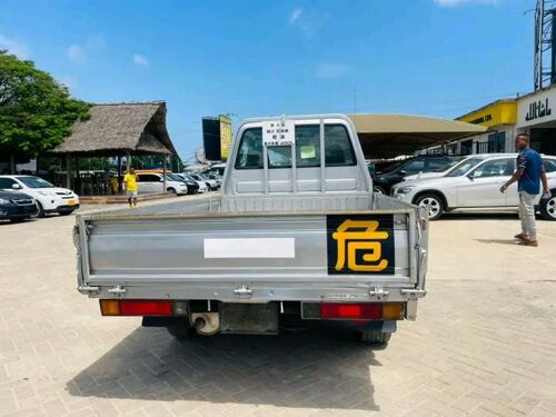 Town hiace nauza new safi 