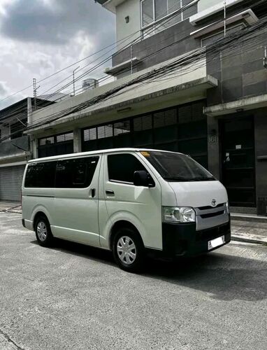 Toyota hiace van mpya 