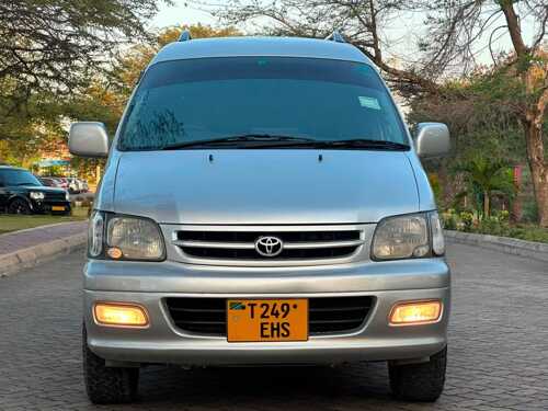 NAUZA TOYOTA NOAH