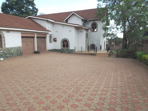 6bedr house for rent at njiro