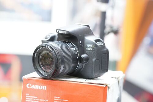 Canon EOS 650D with 18-55mm 