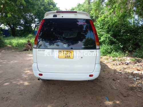 Toyota Noah Sr40 