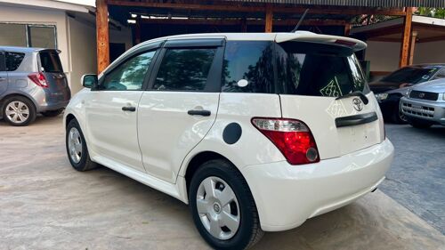 Toyota IST inauzwa 