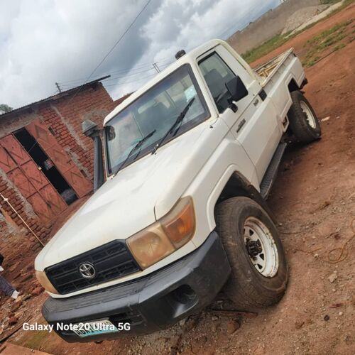 TOYOTA LAND CRUISER DASH KUBWA