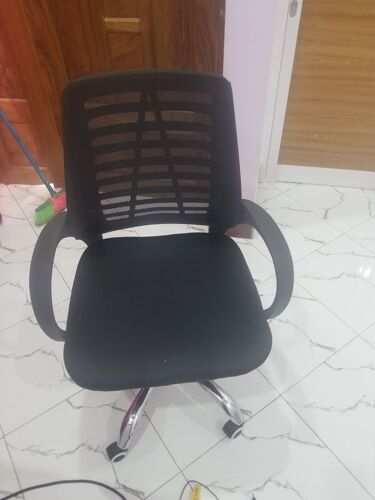 Kiti cha ofisini used as new