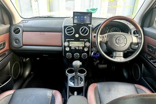 Mazda verisa cc1490 chases 