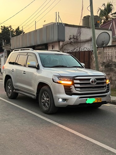 NAUZA TOYOTA LANDCRUSER 