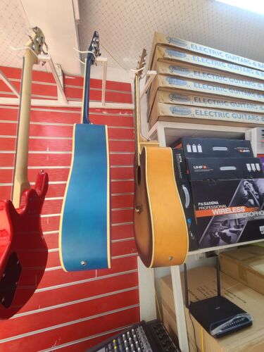 Acoustic guitar 