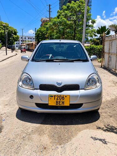 TOYOTA VITZ 