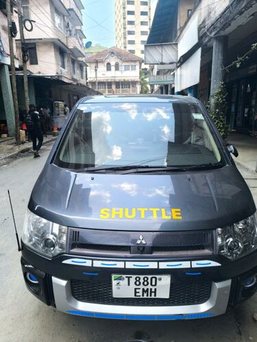 4WD Strong 8 Seater Car
