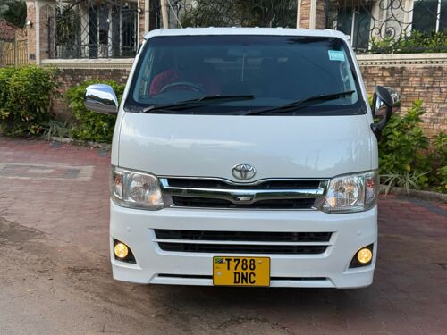 TOYOTA QUANTAM 