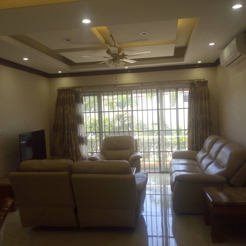 Spacious Apartment with Pool and Gym to let Oysterbay