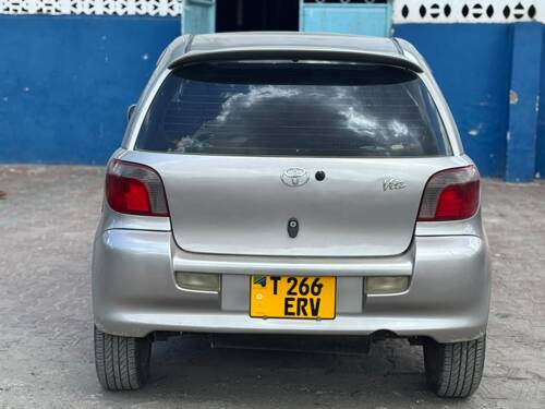 NAUZA TOYOTA VITZ 