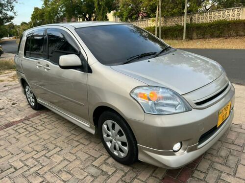 Toyota raum