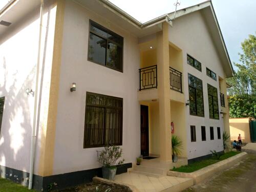 NEAT 3BED FLAT IN NGARAMTONI ARUSHA.