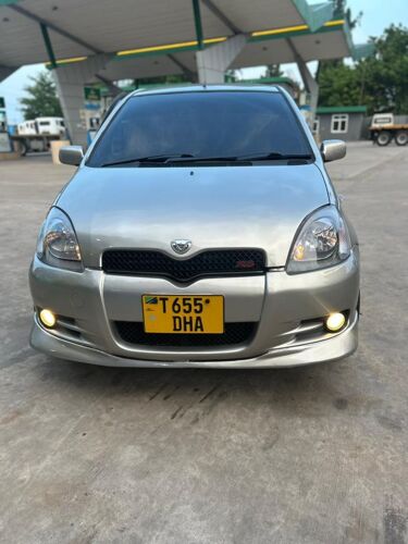 Vitz old model Rs 