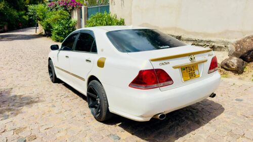 Toyota crown Ipo Mwanza