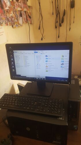DELL MINI DESKTOP COMPLETE. 