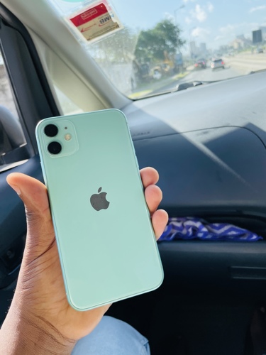 Iphone 11 plain Green 64gb used abroad