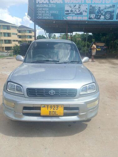 Rav 4 inauzwa 5.8