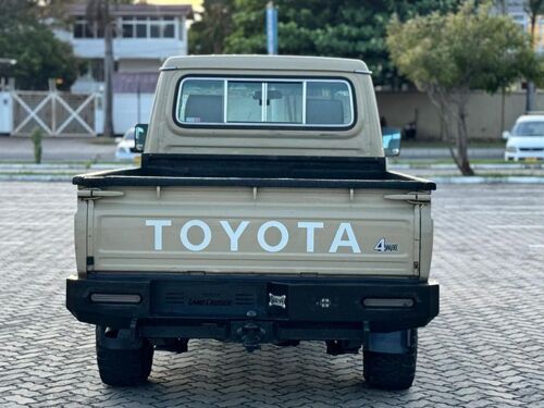 TOYOTA LAND CRUISER 