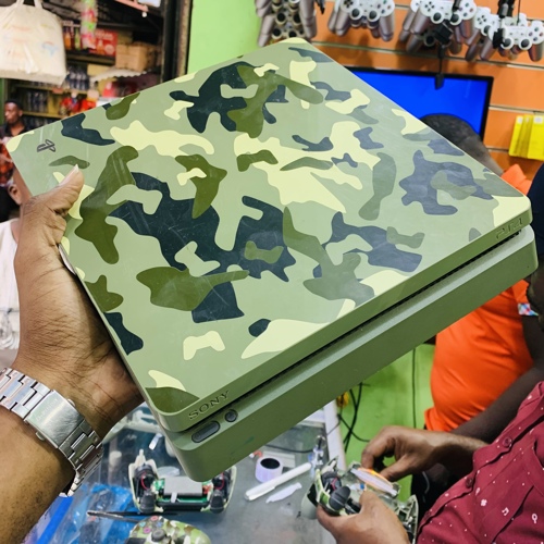 PS4 SLIM MILITARY GREEN CONSOLE