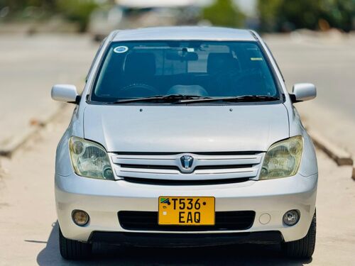 Toyota IST inauzwa 15 
