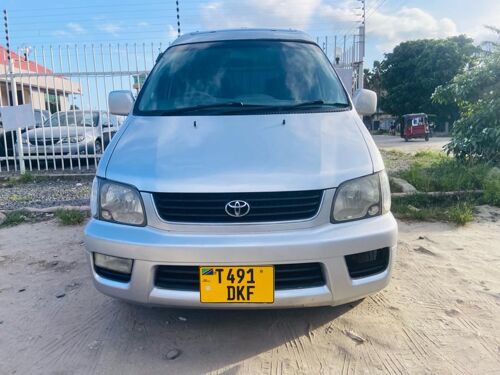 TOYOTA NOAH 