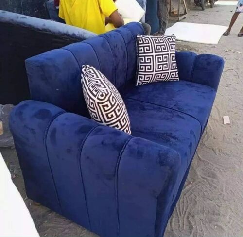 SOFA NZURI SANA WATU WAWILI 