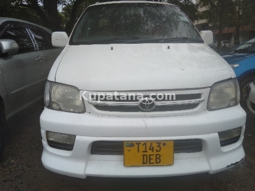 Toyota Noah inauzwa