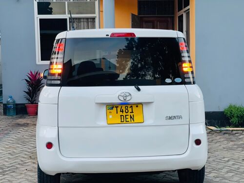 NAUZA TOYOTA SIENTA NZURI SANA