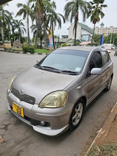 Vitz old model Rs 