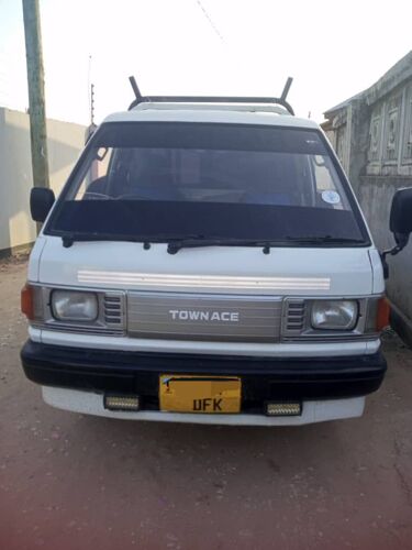 Inauzwa toyota town ace