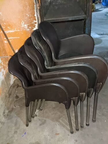 Vitu.     Chairs