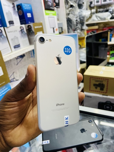 iPhone 7 plain 32gb Brandnew | Black & White