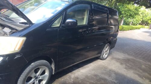 Toyota alphard ipo vizuri 