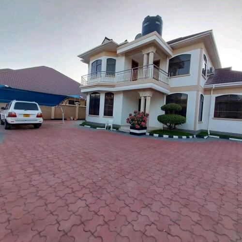 Four bedrooms house for rent